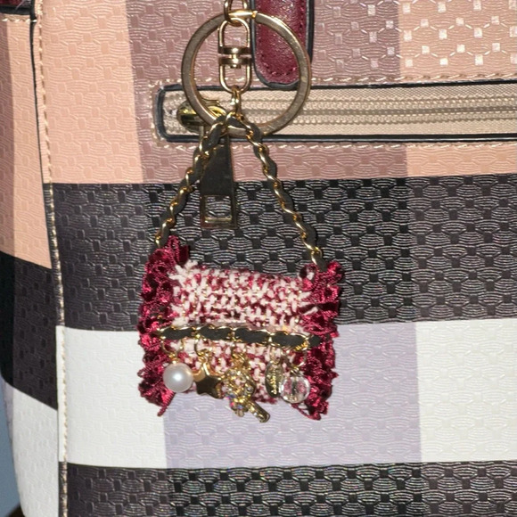 NWOT Mini Handbag Shape Charm Pendant Or Keychain Ring Red Rose - Picture 3 of 6